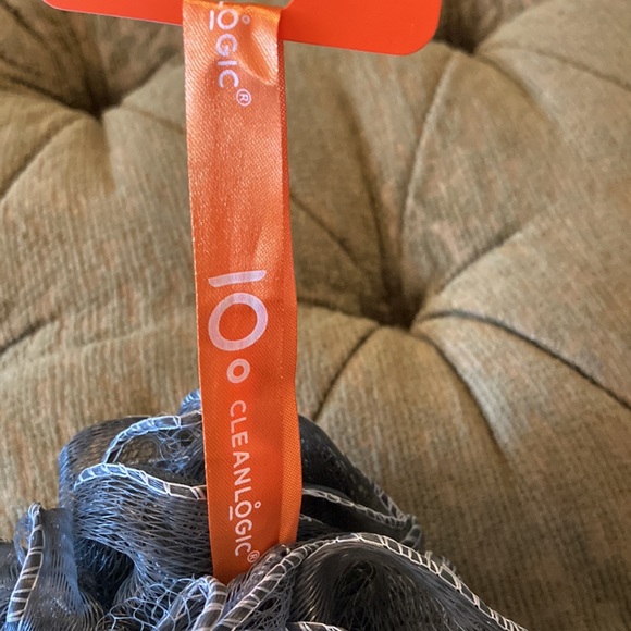 New with tags Cleanlogic charcoal infused invigorating mesh sponge. Grey. - Picture 5 of 5